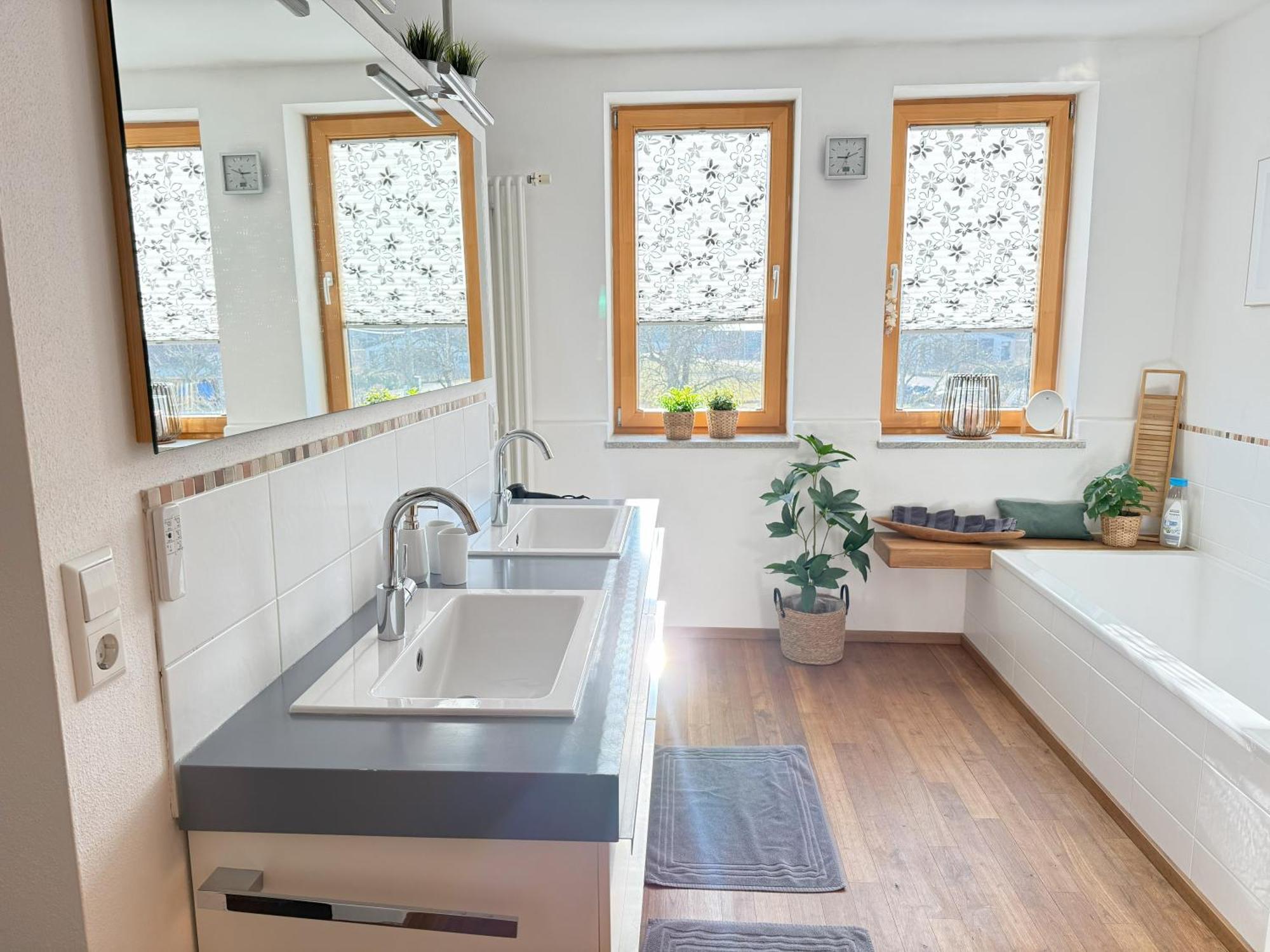 ממינגן Fe Wo Brunnen - 120 Qm - Ruhige Lage - Viel Natur- Komfortabel - Grosser Balkon Und Garten מראה חיצוני תמונה